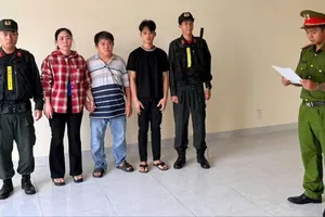 TPHCM: Bắt tạm giam nhóm sản xuất 800 tấn mì trộn hóa chất