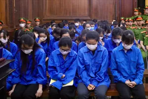 Các bị cáo tại phiên tòa. Ảnh: CẨM NƯƠNG