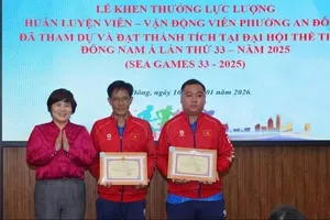 Phường An Đông khen thưởng các HLV của đội tuyển Teqball Việt Nam dự SEA Games 33 