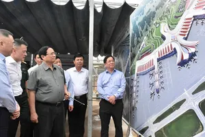 Thủ tướng Phạm Minh Chính nghe báo cáo tiến độ dự án đầu tư mở rộng Cảng hàng không quốc tế Phú Quốc