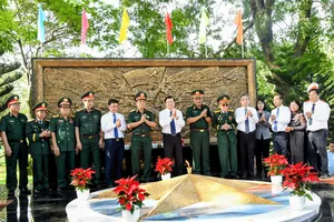 Các đại biểu dự Lễ khánh thành Bia tưởng niệm cán bộ, chiến sĩ Biệt động Sài Gòn-Gia Định vào sáng 4-1-2026 