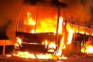 Đắk Lắk: Cháy xe khách trên quốc lộ 1