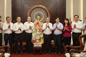 Lãnh đạo TPHCM tiếp đoàn tỉnh Khánh Hòa đến thăm, chúc tết 