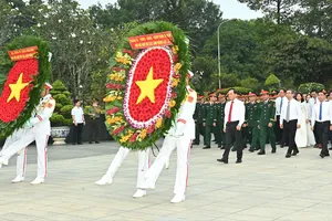 Lãnh đạo TPHCM dâng hương tưởng nhớ các Mẹ Việt Nam anh hùng, Anh hùng liệt sĩ