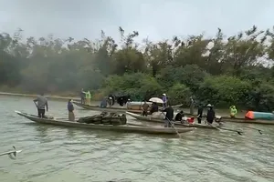 Lật thuyền trên sông Gianh, 2 người tử vong