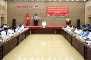 Chủ tịch Quốc hội Trần Thanh Mẫn, Chủ tịch Hội đồng Bầu cử quốc gia tại buổi làm việc với Ủy ban Bầu cử tỉnh Nghệ An