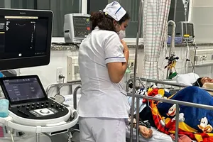 18 người nhập viện nghi do nhiễm độc khí clo. Ảnh minh hoạ