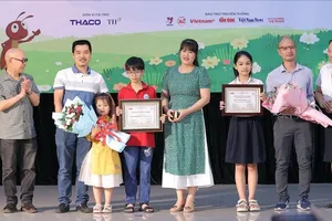 Các tác giả thiếu nhi nhận Giải thưởng Dế mèn lần thứ 4 năm 2023
