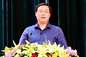 Phó Bí thư Thường trực Thành ủy TPHCM Lê Quốc Phong phát biểu chỉ đạo tại hội nghị, chiều 10-4