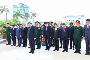 Tổng Bí thư, Chủ tịch nước Tô Lâm cùng đoàn công tác Trung ương dành phút mặc niệm tưởng nhớ các Anh hùng liệt sĩ