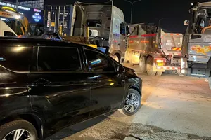 Đồng Nai: Quốc lộ 51 kẹt cứng giờ tan tầm