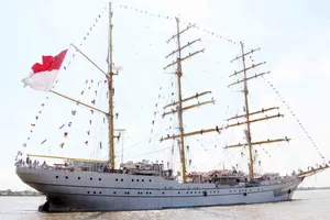 Tàu buồm huấn luyện KRI Bima Suci thuộc Hải quân Indonesia cập cảng Sài Gòn - Hiệp Phước, TPHCM