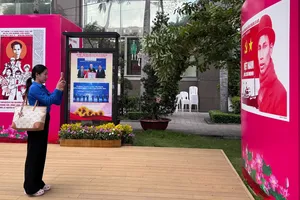 Khai mạc triển lãm tranh cổ động và ảnh tư liệu về Chủ tịch Hồ Chí Minh