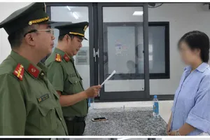 TPHCM: Xử lý 2 người thỏa thuận thi hộ tiếng Anh 
