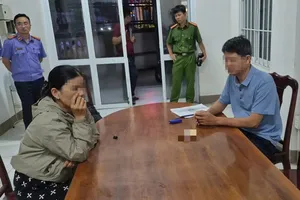 Báo trước có đoàn đến kiểm tra, trạm trưởng kiểm lâm bị khởi tố