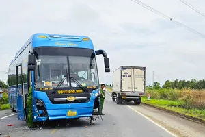 Cần Thơ: Xe khách tông nhiều xe máy, 2 người tử vong