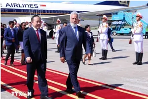 Thủ tướng Timor Leste Kay Rala Xanana Gusmão đến sân bay quốc tế Nội Bài (Hà Nội), bắt đầu thăm chính thức Việt Nam và tham dự Diễn đàn Tương lai ASEAN lần thứ ba. Ảnh: TTXVN 