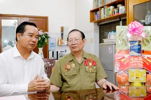 Đồng chí Nguyễn Văn Được thăm, tặng quà tri ân người có công
