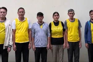 Cơ quan Cảnh sát điều tra Công an TPHCM khởi tố vụ án, khởi tố bị can, bắt tạm giam 6 đối tượng người nước ngoài dàn cảnh, lừa đảo du khách