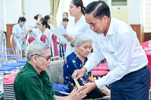 TPHCM thăm, tặng quà người có công tại Ninh Bình và Bắc Ninh