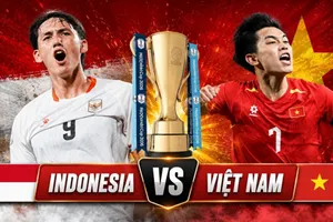 Đội tuyển Việt Nam (phải) sẽ làm khách trên sân của Indonesia trong trận “chung kết” bảng A. Ảnh: FPT PLAY