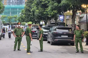 Nhiều cảnh sát xuất hiện tại nhà của Huấn Hoa Hồng