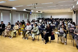 Sinh viên Đại học Kinh tế quốc dân. Ảnh: NEU