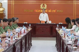 Phó Bí thư Thành ủy TPHCM Nguyễn Phước Lộc chủ trì buổi làm việc, chiều 14-8. Ảnh: THU TÂM