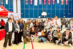 Các thành viên VYRH tham gia Hội chợ việc làm Devenport, Toronto, Canada. Ảnh: VYRH