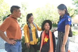 Các gia đình cùng sinh viên Lào, Campuchia có chuyến đi nhiều kỷ niệm