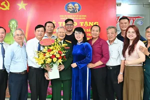 TPHCM: Gần 24.100 đảng viên nhận Huy hiệu Đảng đợt ngày 2-9-2026