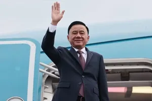 Đồng chí Trần Cẩm Tú, Ủy viên Bộ Chính trị, Thường trực Ban Bí thư lên đường thăm chính thức Singapore và đồng chủ trì Đối thoại Chiến lược Việt Nam-Singapore lần thứ nhất. Ảnh: TTXVN