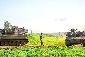 Các binh sĩ Israel tại một khu vực tập kết gần biên giới Israel với Syria ở miền Bắc Israel, ngày 28-2. Ảnh: MICHAEL GILADI/FLASH90