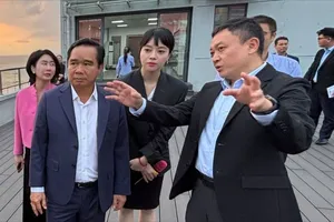 Đoàn đại biểu TPHCM khảo sát, nghiên cứu kinh nghiệm của Khu bảo thuế tổng hợp đặc biệt Dương Sơn, Trung Quốc