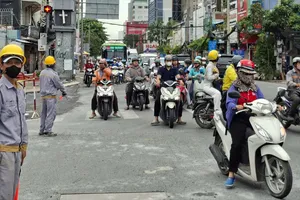 Tình hình giao thông tại ngã tư Cách Mạng Tháng Tám - Nguyễn Thị Minh Khai (phường Bến Thành), sáng 10-10. Ảnh: QUỐC HÙNG
