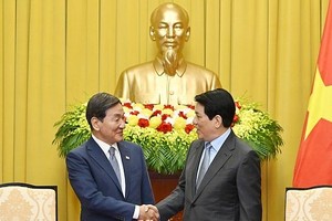 国家主席会见韩国总统特使