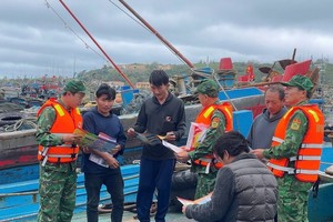 职能力量检查渔船的捕捞执法活动。