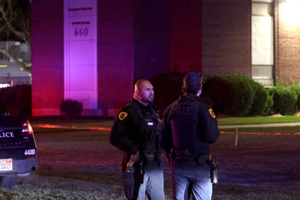 美国盐湖城枪击事件致2死6伤