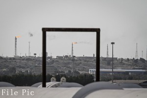 哈尔克岛的炼油厂。