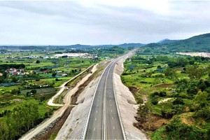 4月30日晚上11时，志盛-云峰24公里高速公路正式通车。