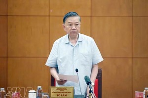 越南党中央总书记、国家主席苏林发表讲话。