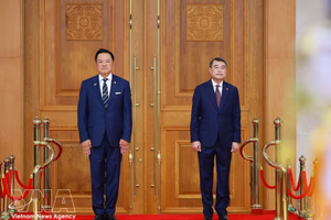 越南政府总理黎明兴主持仪式欢迎泰国总理阿努廷。