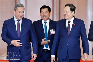 越南国会主席陈青敏会见柬埔寨首相洪玛奈。图自越通社