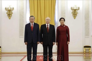 俄罗斯联邦总统弗拉基米尔•普京在莫斯科克里姆林宫乔治大厅主持仪式，欢迎越南党中央总书记、国家主席苏林偕夫人及越南高级代表团对俄罗斯进行国事访问。图自越通社