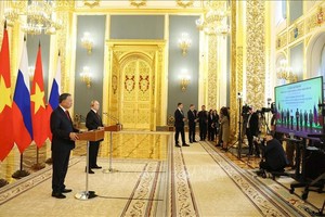 总书记、国家主席苏林和俄罗斯总统普京以视频连线方式出席越俄热带中心新实验室揭牌仪式。图自越通社