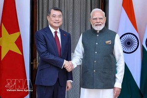 越南政府总理黎明兴在印度首都新德里会见印度共和国总理纳伦德拉•莫迪