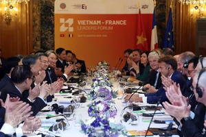 越南党中央总书记、国家主席苏林与法国总统马克龙会见两国部分顶尖集团及企业领导人。图自越通社
