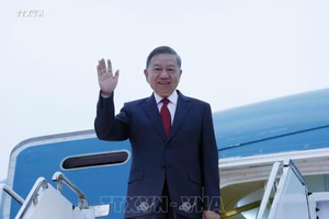 苏林总书记、国家主席抵达纽约出席第81届联合国大会一般性辩论。 图自越通社
