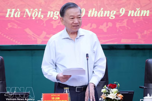 越南党中央总书记、国家主席苏林在会议上发表讲话。图自越通社