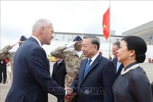 党中央总书记、国家主席苏林及夫人吴芳璃抵达布鲁塞尔，开始对欧盟和比利时进行正式访问。图越通社